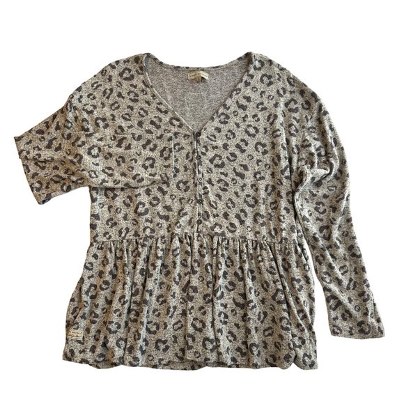 Simply Southern Gray Animal Print Long Sleeve V-Neck Soft Peplum Blouse Womens L - Picture 1 of 10